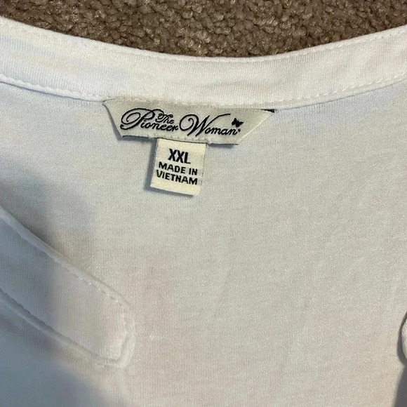 The Pioneer Woman ladies white top size XXL - Picture 2 of 3
